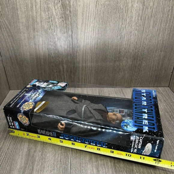Star Trek First Contact Captain Jean-Luc Picard Action Figure- Playmates Toys - Picture 9 of 9